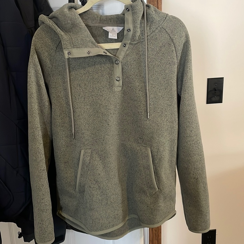 Ascend green button up hoodie new without tags